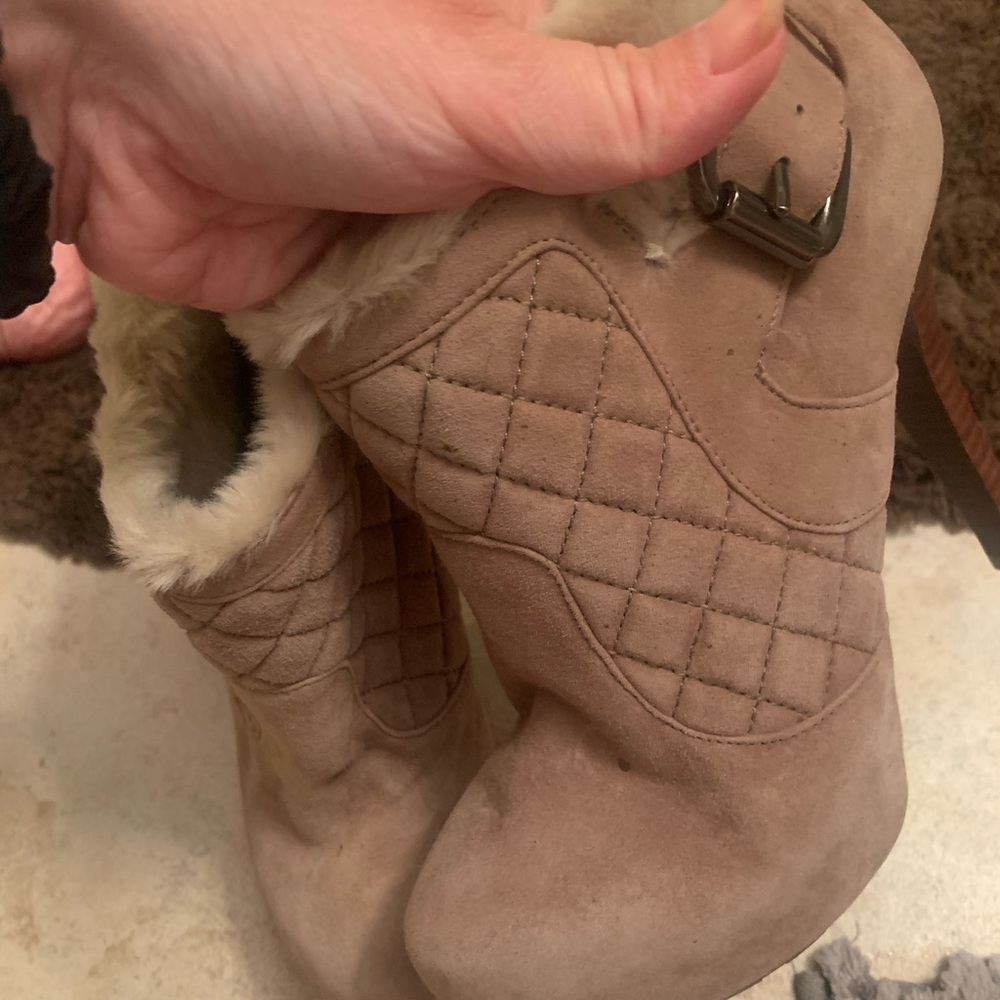Like New! Guess Booties with Faux Fur - Picture 11 of 12